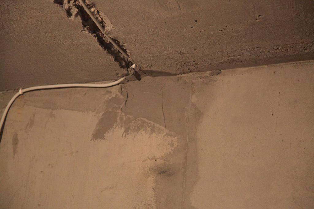 Можно ли штробить несущие стены в кирпичном доме