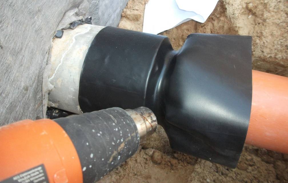 Чем загерметизировать канализационную трубу: 5 способов