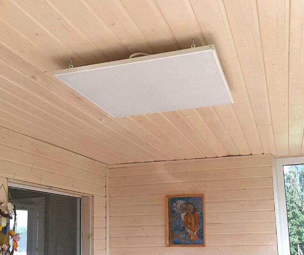Преимущества и нюансы применения инфракрасного потолочного обогревателя с терморегулятором для обогрева дома и дачи