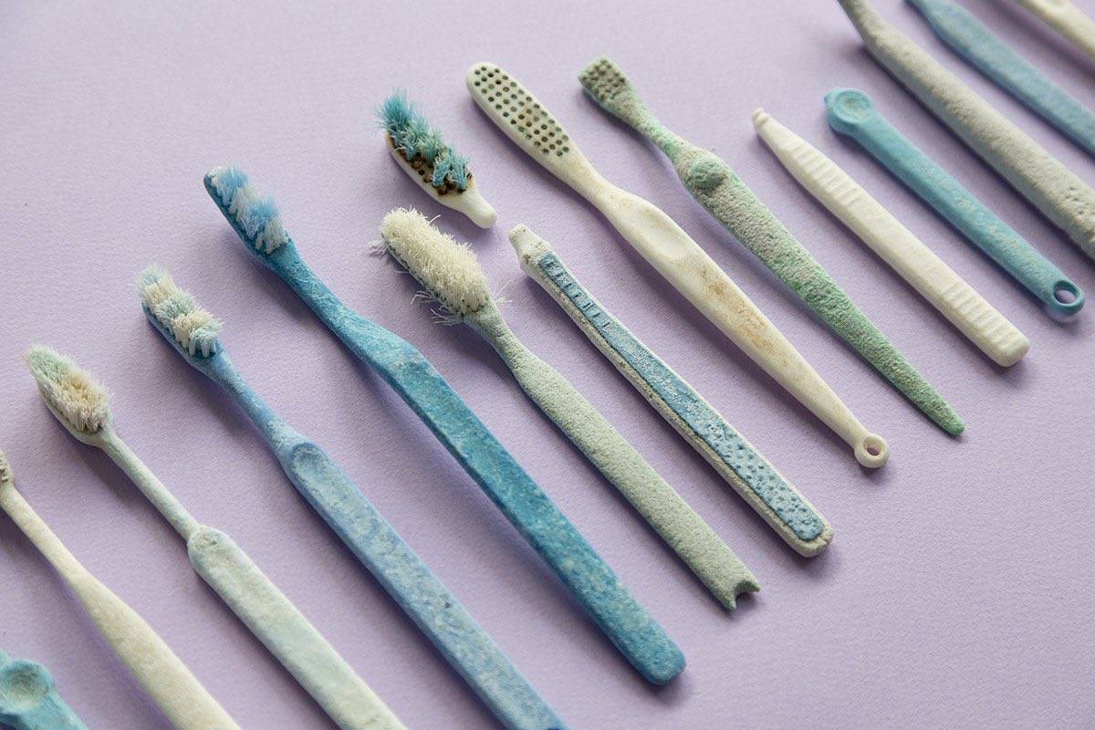 10 лайфхаков: как можно использовать старую зубную щетку
