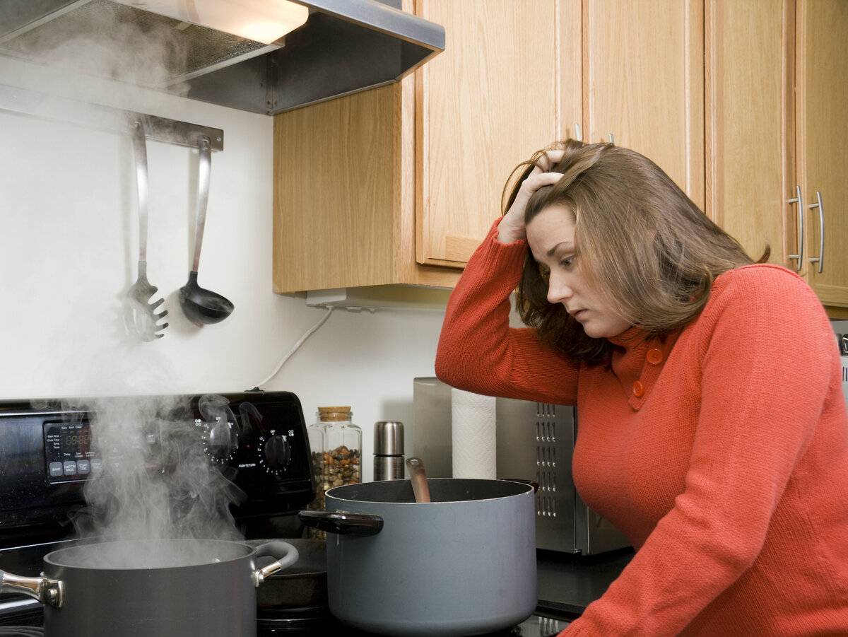 Как избавиться от неприятного запаха в квартире – полезные советы