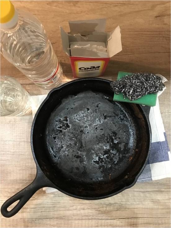 3 простых и эффективных способа очистки чугунной сковороды от нагара
