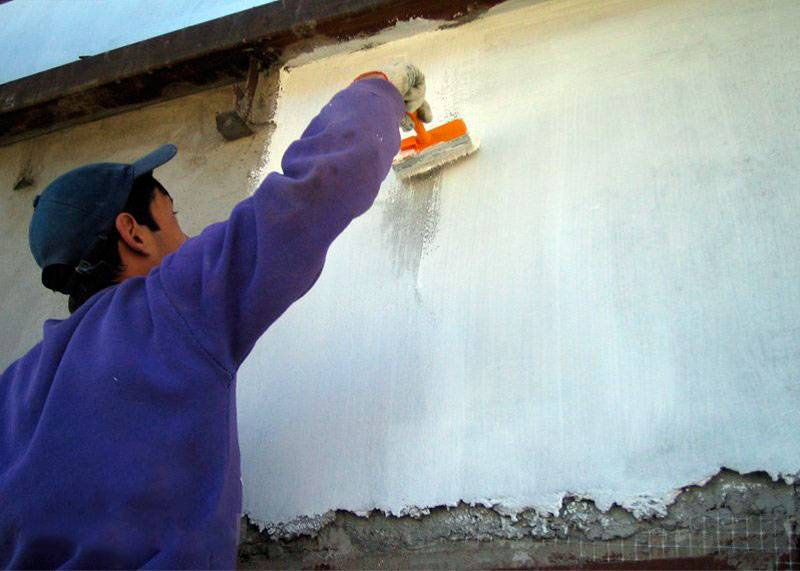 Жидкие утеплители для стен внутри и снаружи дома: какие наносятся распылителем, применяется ли керамика для утепления, и какая изоляция наиболее эффективна по рейтингу покупателей