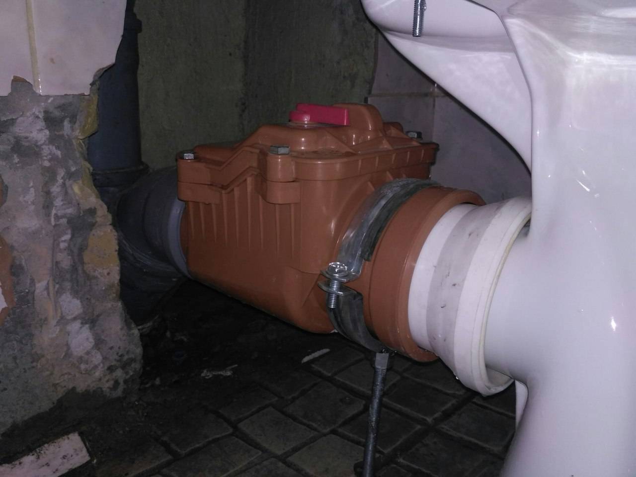 Как установить обратный клапан на канализацию и зачем он нужен?