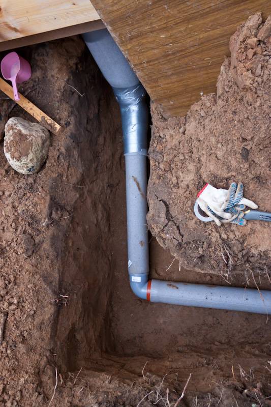 Как утеплять канализационные трубы в земле, способы, применяемые материалы